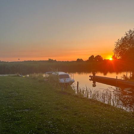 Luxe En Ruim Chalet Met Airco Bij Leekstermeer Matsloot Екстер'єр фото