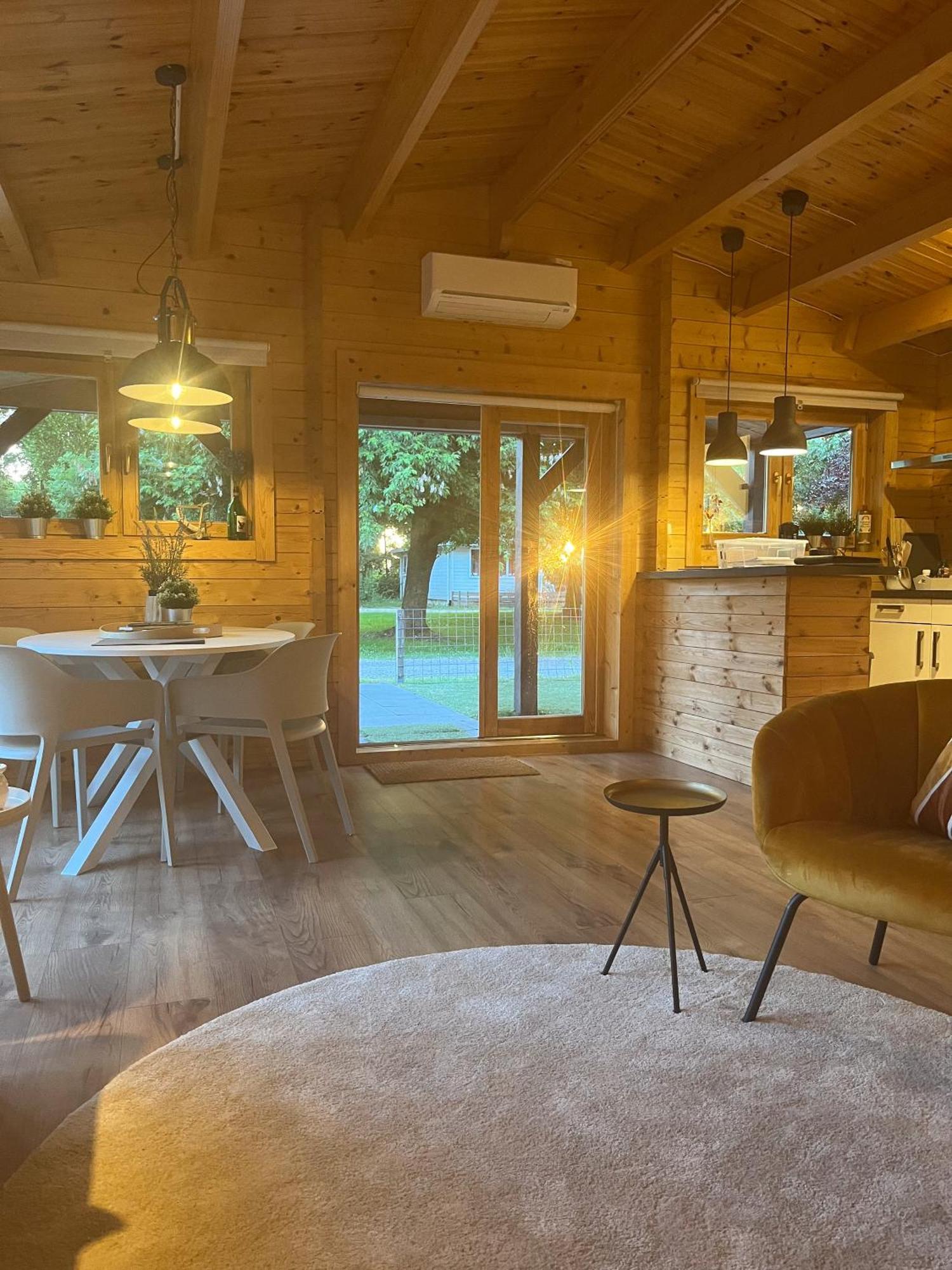 Luxe En Ruim Chalet Met Airco Bij Leekstermeer Matsloot Екстер'єр фото